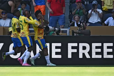 قميص بايرن وشمس حارقة.. لقطات من فوز دورتموند على صنداونز (صور)